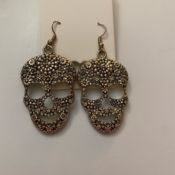 Skull Earrings - Picture 3 of 3